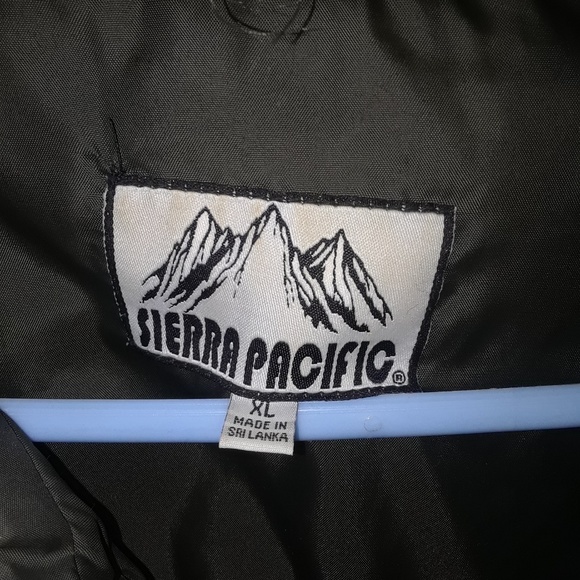 Sierra Pacific Winter Vest - Picture 2 of 2
